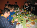 Beim gemeinsamen Essen Beim gemeinsamen Essen
