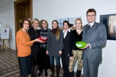 Von links nach rechts: Margit Stadlober, Landesrätin Kristina Edlinger-Ploder, Dagmar Drnek, Carmen Wonner, Daniela Kaufmann, Katharina Bantleon, Martin Polaschek (Foto: Wiesner) Von links nach rechts: Margit Stadlober, Landesrätin Kristina Edlinger-Ploder, Dagmar Drnek, Carmen Wonner, Daniela Kaufmann, Katharina Bantleon, Martin Polaschek (Foto: Wiesner)