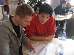 Christian und Marcel beim Aktenstudium 