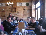 Beim Mittagessen 