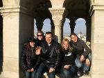 Herr Schwarzl mit den Mädels 