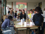 Michael, Mario, Gustav und Patrick, 1. bLL, sind interessiert Michael, Mario, Gustav und Patrick, 1. bLL, sind interessiert