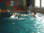 Spaß im schuleigenen Hallenbad Spaß im schuleigenen Hallenbad