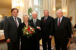 Konsul Depisch mit Gattin Ria, umgeben von LH Voves, LH-Stv Schützenhöfer und Alt-LH Krainer; Fotos: Frankl