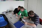 Josef, Patrick und Alexander versuchen, die Aufgabe zu lösen Josef, Patrick und Alexander versuchen, die Aufgabe zu lösen