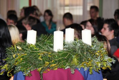 Jede Kerze des Adventkranzes hat ihre eigene Symbolik 