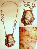 Kette mit Steinimitat © Kurent Kette mit Steinimitat © Kurent