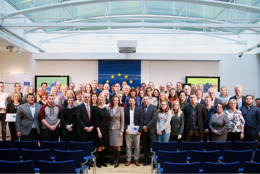 Gruppenfoto - Botschafterschule des Europäischen Parlaments