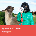 Ein Lama und ein Mensch mit einer Gorillamaske und einem Megaphon - Spielzeit 2025/26 AufregenD