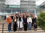 Gruppenfoto der teilnehmenden Schüler:innen vor dem Landesgericht Leoben © LBS Mitterdorf