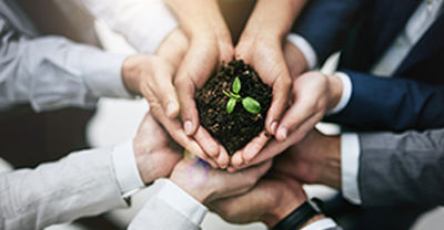 Beispiel für KI generierte Bildbeschreibung. Klick auf + 