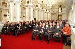 Zu den zahlreichen Gästen beim Festakt in der Alten Aula zählten u.a. Staatssekretär László Szőke (neben LH Voves in linken ersten Reihe), Landeshauptmann Mag. Franz Voves, Landeshauptmann-Stv. Hermann Schützenhöfer, die Vize-Landtagspräsidentinnen Walburga Beutl und Barbara Gross, Landesrat Mag. Helmut Hirt, Altlandeshauptmann Dr. Josef Krainer und Honorarkonsul Mag. Rudi Roth. Fotos: Fachabteilung 1E Zu den zahlreichen Gästen beim Festakt in der Alten Aula zählten u.a. Staatssekretär László Szőke (neben LH Voves in linken ersten Reihe), Landeshauptmann Mag. Franz Voves, Landeshauptmann-Stv. Hermann Schützenhöfer, die Vize-Landtagspräsidentinnen Walburga Beutl und Barbara Gross, Landesrat Mag. Helmut Hirt, Altlandeshauptmann Dr. Josef Krainer und Honorarkonsul Mag. Rudi Roth. Fotos: Fachabteilung 1E