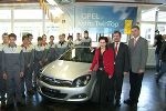 Opel übergibt Astra TwinTop an Landesberufsschule Arnfels 