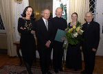 Dr. Gabriele Russ, Heinz Holliger, Univ.-Prof. Thomas Zehetmair mit seiner Gattin Univ.-Prof. Ruth Killius und Pfarrer Wolfgang Pucher (v.l.)