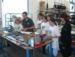 Die Mädchen der HS Eduard Staudinger bei der Firma Hereschwerke Regeltechnik GmbH