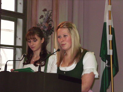 Lehrlinge Julia Schröder und Julia Pirkmann