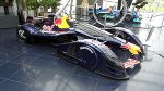 Das Red Bull auch schnelle Autos bauen kann wurde mit dem Formel 1 Weltmeistertitel bereits bewiesen. Dieser Renner schafft 450 km/h und benötigt nur 2,8 s von 0 auf 200 km/h bei einer Motorleistung von 1500 PS. © B. Karner Das Red Bull auch schnelle Autos bauen kann wurde mit dem Formel 1 Weltmeistertitel bereits bewiesen. Dieser Renner schafft 450 km/h und benötigt nur 2,8 s von 0 auf 200 km/h bei einer Motorleistung von 1500 PS.