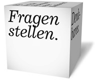 Würfel mit der Aufschrift "Fragen stellen"