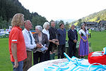 Erich Martini (Obmann des BSC-Ennstal), Heinz Lackner (OK Chef), Trudy Medwed (ÖBSV Präsidentin), Irena Rosa (Technische Delegierte), Karl Lackner (Landtagsabgeordneter und Bgm. von Donnersbach), LH Franz Voves, Mario Scarzella (FITA Vize-Präsident), Sigrid Pilz (Narzissenprinzessin) (v. l.) © Foto: Herwig Haunschmid; bei Quellenangabe honorarfrei