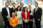 Sturm-Kapitän Mario Haas, Motocross-Ass Marco Schögler, LH Voves, Skibob-Star Lisa Zaff, Sturm-Meistertrainer Franco Foda (hintere Reihe v.l.), Duathlon-Weltmeister Thomas Frühwirt, Schwimmerin Eva Chavez-Diaz und Kletter-Talent Johanna Ernst (vordere Reihe v.l.) mit den Ehrenzeichen © Land Steiermark/Melbinger; bei Quellenangabe honorarfrei