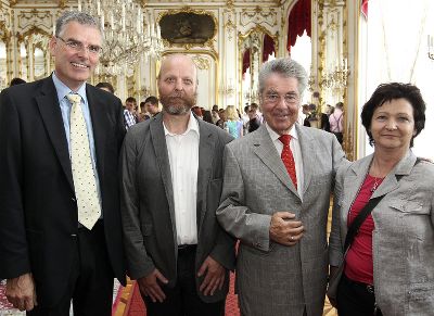 Bundespräsident Heinz Fischer mit  Lehrern und Dir. Kurt Gressenberger der Landesberufsschule Arnfels