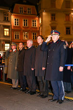 Militärkdt. Zöllner, Bgm. Nagl, LH-Stv. Schützenhöfer, LH Voves und Landespolizeidirektor Klamminger (v.l.) bei der Flaggenparade am Grazer Hauptplatz © Landespressedienst