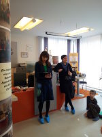 Die Bibliothekarinnen Maria Ecker und Doris Pichler freuten sich sehr, dass die Wanderausstellung auch in Fohnsdorf Station macht. © Gemeinde- und ÖGB Bücherei Fohnsdorf Die Bibliothekarinnen Maria Ecker und Doris Pichler freuten sich sehr, dass die Wanderausstellung auch in Fohnsdorf Station macht. © Gemeinde- und ÖGB Bücherei Fohnsdorf