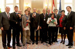 Landeshauptmann Franz Voves (r.) lud die Teilnehmer der Special Olympics 2013 zu einem Empfang in die Grazer Burg.