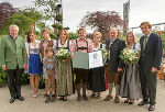 LH-Vize Schützenhöfer, Jasmin Loidl, Gabriel Loidl, Johannes Loidl, Andrea Loidl, Peter Loidl, Waltraute Loidl, Thomas Loidl, Manuela Kirchengast und LH Voves (v.l.) © Baumschule Loidl; bei Quellenangabe honorarfrei LH-Vize Schützenhöfer, Jasmin Loidl, Gabriel Loidl, Johannes Loidl, Andrea Loidl, Peter Loidl, Waltraute Loidl, Thomas Loidl, Manuela Kirchengast und LH Voves (v.l.)