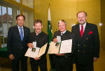 LH Franz Voves, Hans Stieg, Lawinenkommission Pürgg/Trautenfels, Franz Tackner, Lawinenkommission Hohentauern und Kurt Kalcher, Leiter der Abteilung für Katastrophenschutz, bei der Ehrenzeichenverleihung in der Orangerie (v. l.) © Fotos: steiermark.at/FotoFrankl; bei Quellenangabe honorarfrei