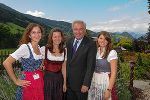 LH-Vize Schützenhöfer und steirische Studentinnen in Alpbach