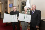 Gregor Seberg, Regina Strassegger und LH-Vize Hermann Schützenhöfer bei der Preisverleihung. (v.l.) ©      