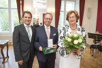 LH-Stv. Michael Schickhofer sowie Karl Linnepe und Gattin Ingrid bei der Auszeichnungsverleihung (v.l.)