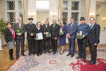 Manuela Khom (2. Landtagspräsidentin), Rudolf Zechner, Joachim Baur, Christine Frisinghelli, Alfred Nußbaum, LH Hermann Schützenhöfer, Friederike Weitzer, LR Jörg Leichtfried, Lebensretter Stefan Mayr und LR Christian Buchmann bei der Auszeichnung in der Grazer Burg (v.l.)