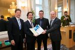(v.l.n.r) Abteilungsleiter der A14 –Wasserwirtschaft, Ressourcen und Nachhaltigkeit – DI Johann Wiedner,  i.V. der Technische Universität Graz, Institut für Siedlungswasserwirtschaft DI David Steffelbauer + DI Markus Günther und Wasserlandesrat Johann Seitinger ©  Foto Frankl