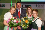 Landesrat Jörg Leichtfried ehrte Tamara Tippler, Cornelia Hütter und Nicole Schmidhofer © steiermark.at/Melbinger; Verwendung bei Quellenangabe honorarfrei