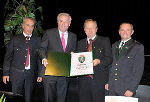 GF Peter Kaufmann, LH Hermann Schützenhöfer, Obmann Alois Hausleitner und Aufsichtsratsvorsitzender Peter Riedl bei der Landeswappenverleihung  © Foto: Agrarunion Südost; bei Quellenangabe honorarfrei