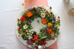 Blumige, festliche Tischdekoration
