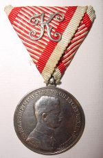 Silberne Medaille fü Offiziere (um 1917), 50,4mm Gesamthöhe, Durchmesser 40mm, Gewicht rund 27,5 Gramm