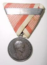 Silber, Stempelschneider Kautsch , mit Wiederholungsspange für 2. Verleihung am originalen Dreiecksband. Wiederholungsspange ZIMBLER