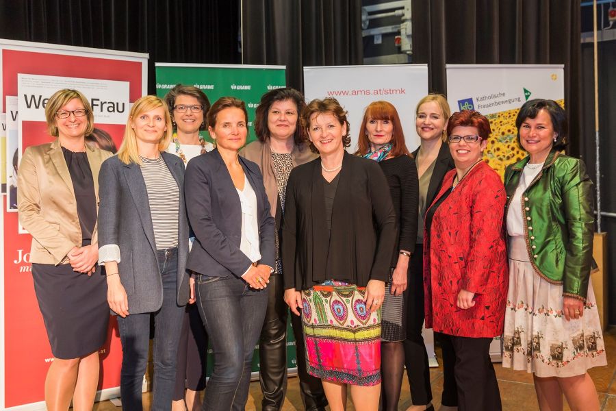 vlnr.: Krusch-Batruel - PV, Schlader - FGZ, Moderatorin Haiden, Pöcheim - AK, Lind - AMS, LRin Lackner, Liskonig - kfb, Feigl - Welt der Frau, LAbg. Kerschler, Brodesser - GRAWE    