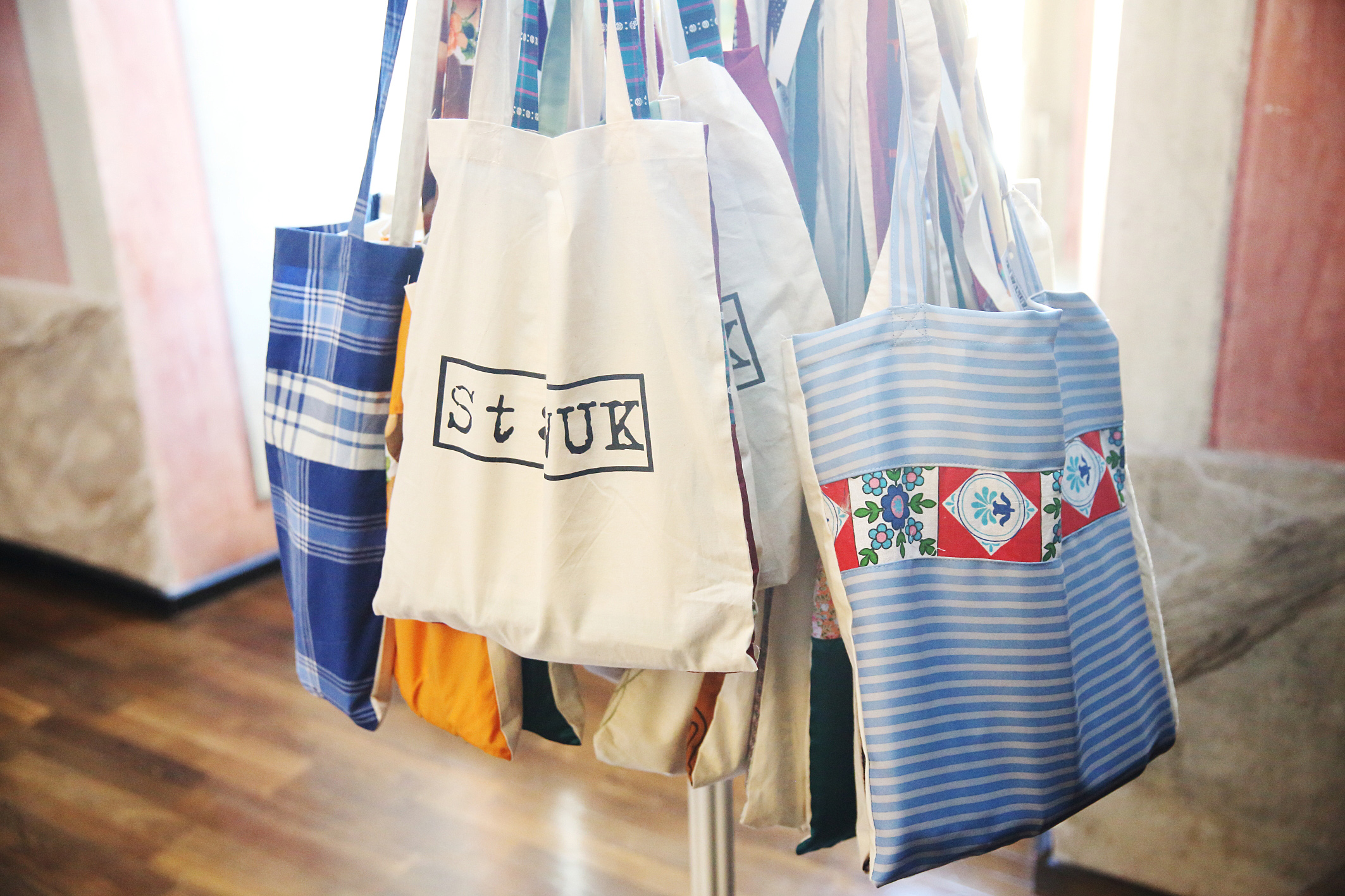 Taschen mit Präsenten aus allen St:WUk Projekten Taschen mit Präsenten aus allen St:WUk Projekten