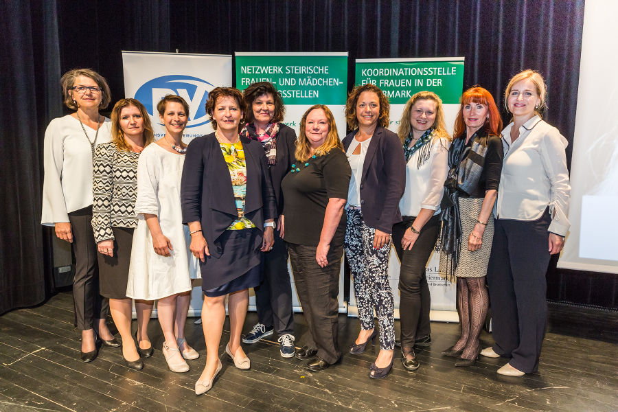 v.l.n.r.: Moderatorin Christine Haiden, Carmen Schiller - AK, Barbara Pachl-Eberhart, Landesrätin Ursula Lackner, Christina Lind - AMS, Monika Vucsak - Frauengesundheitszentrum, LAbg. Cornelia Schweiner, Martina Langmann - PV, Lydia Lieskonig - kfb, Christinane Feigl - Welt der Frauen