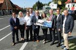 Wolfgang Feigl (A16), Heike Falk (Projekleiterin Stadt Graz), Arnim Tripolt (Projektleiter Land Steiermark), Landesbaudirektor Andreas Tropper,Thomas Fischer (Leiter Straßenamt Stadt Graz), Verkehrsstadträtin Elke Kahr, Verkehrslandesrat Anton Lang, Bgm. Siegfried Nagl, Karl Lautner (Leiter Straßenerhaltungsdienst Land Steiermark, v.l.).  © prtrumler/Pachernegg