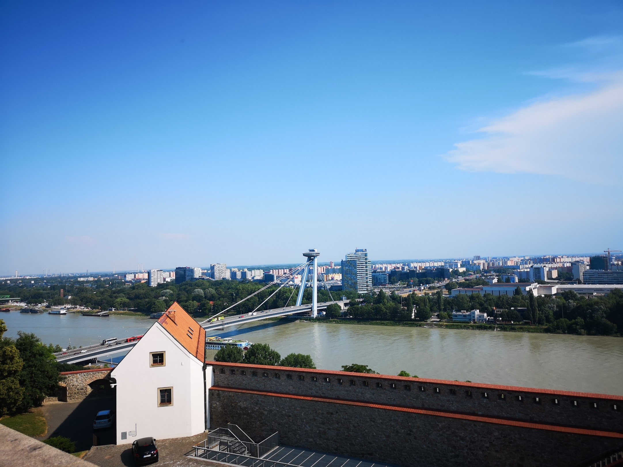 Blick auf die Donau und die Stadt