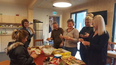 Bei den Vorbereitungen © Kozarevic Milijana Bei den Vorbereitungen © Kozarevic Milijana