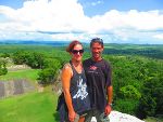 Vor der Maya-Pyramide Xunantunich: Simone Gareis und Herbert Kollmann   