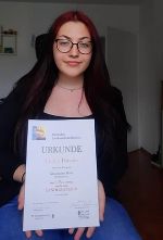 Celine Haynie mit ihrer Urkunde © LBS Mitterdorf