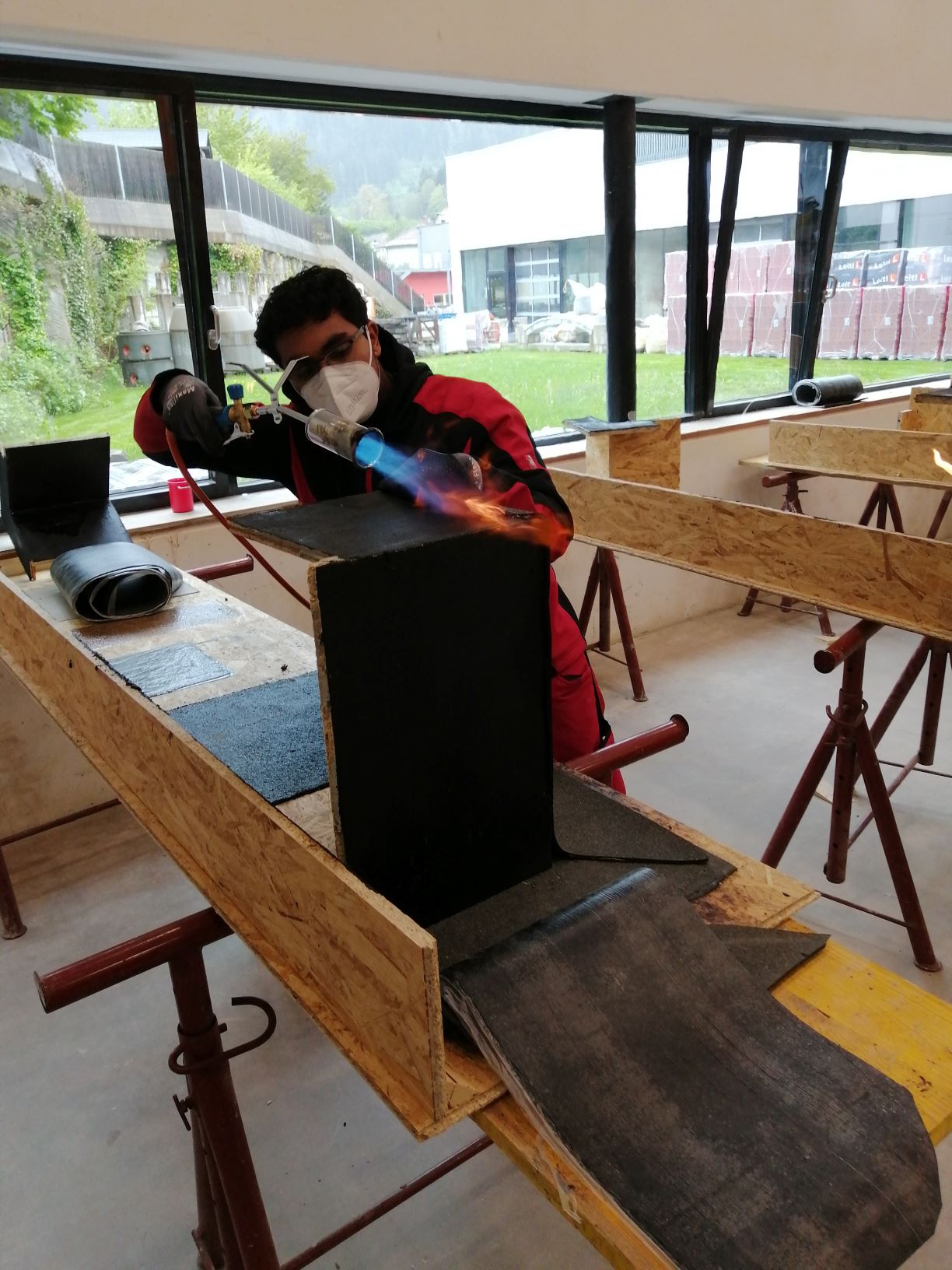 Bild 4: Lehrwerkstätte Bild 4: Lehrwerkstätte