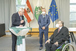 Von links stehend LH Hermann Schützenhöfer und LH-Stv. Anton Lang, sitzend Wolfgang Mantl im Regierungssitzungszimmer in der Grazer Burg.